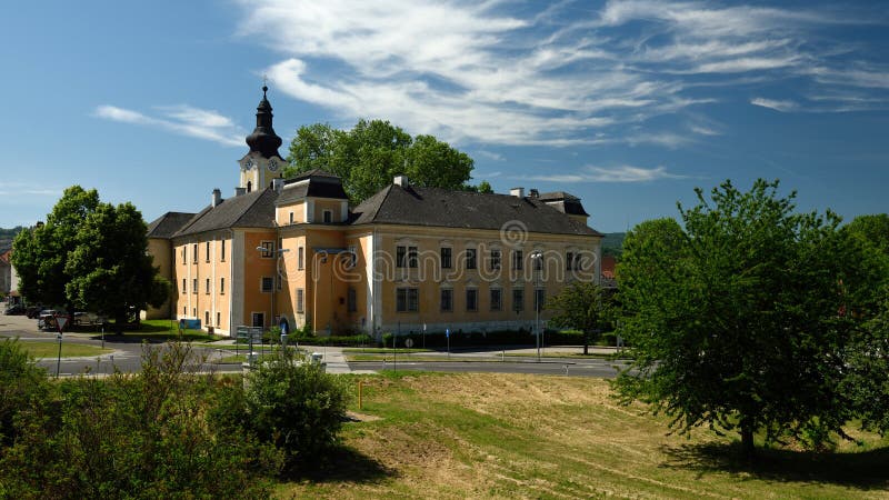 https://mdw-travel-data-us-east-1.s3.amazonaws.com/img/country/Austria/Mautern-Castle/img_05.jpg