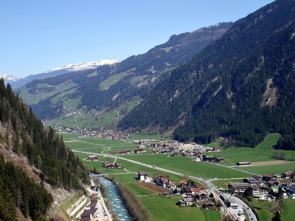 https://mdw-travel-data-us-east-1.s3.amazonaws.com/img/country/Austria/Mayrhofen/img_03.jpg