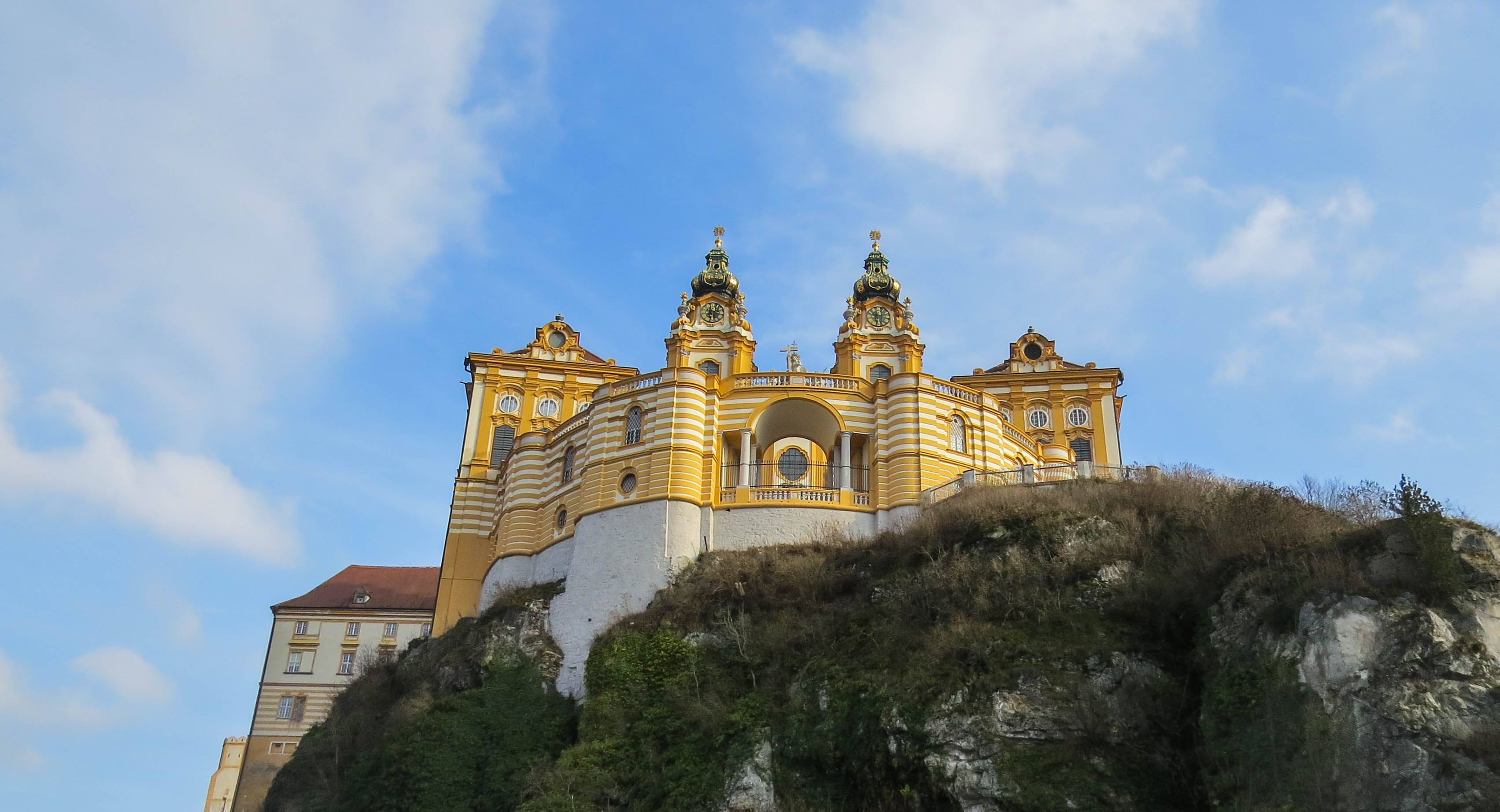 https://mdw-travel-data-us-east-1.s3.amazonaws.com/img/country/Austria/Melk-Abbey/img_02.jpg