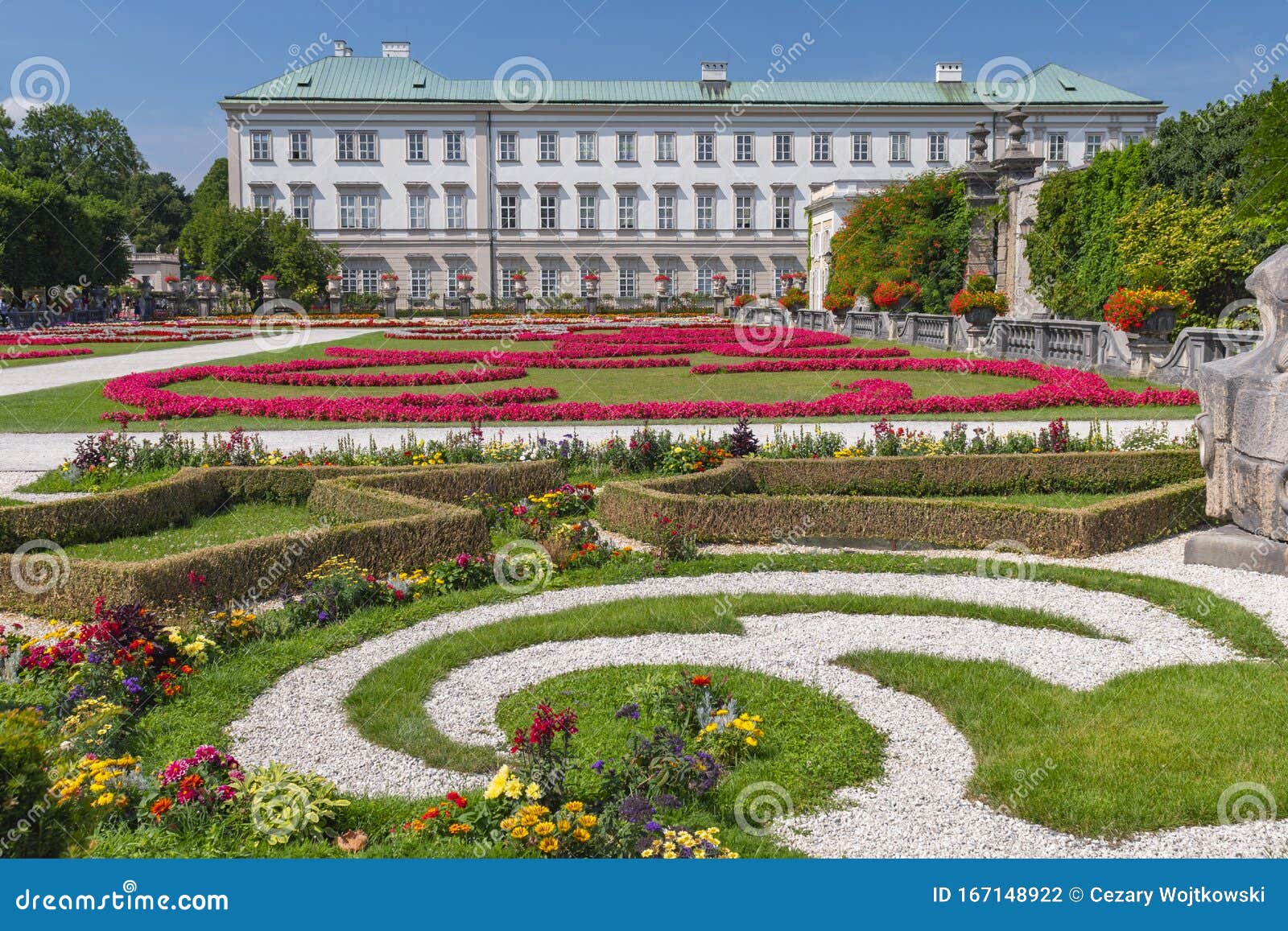 https://mdw-travel-data-us-east-1.s3.amazonaws.com/img/country/Austria/Mirabell-Palace-and-Gardens/img_02.jpg