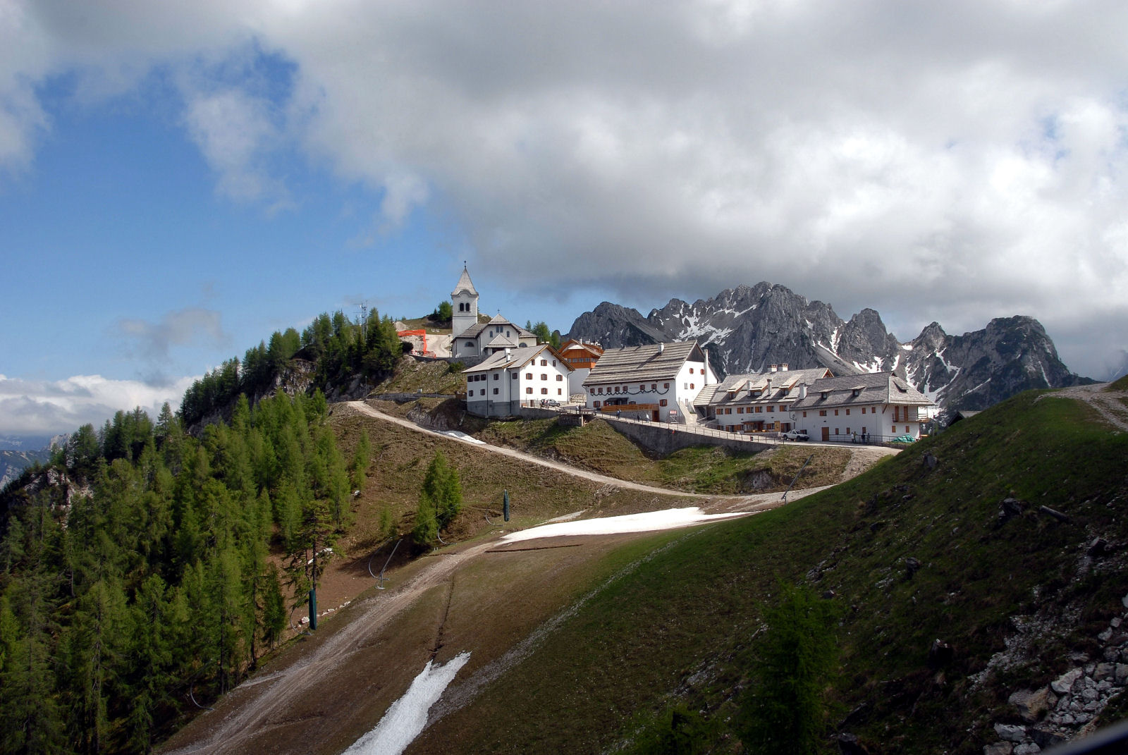 https://mdw-travel-data-us-east-1.s3.amazonaws.com/img/country/Austria/Monte-Lussari/img_02.jpg