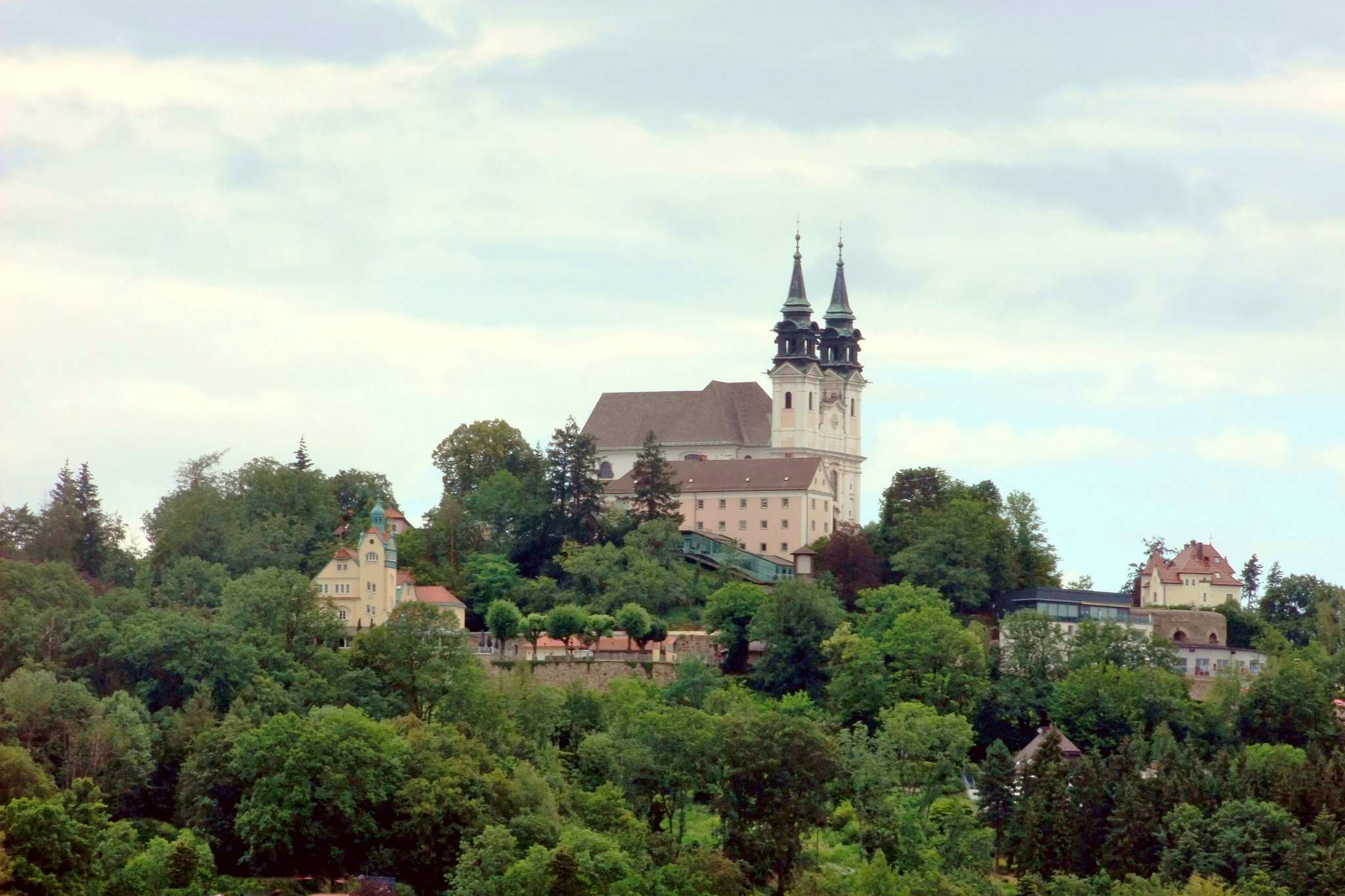 https://mdw-travel-data-us-east-1.s3.amazonaws.com/img/country/Austria/Mount-Postlingberg/img_04.jpg