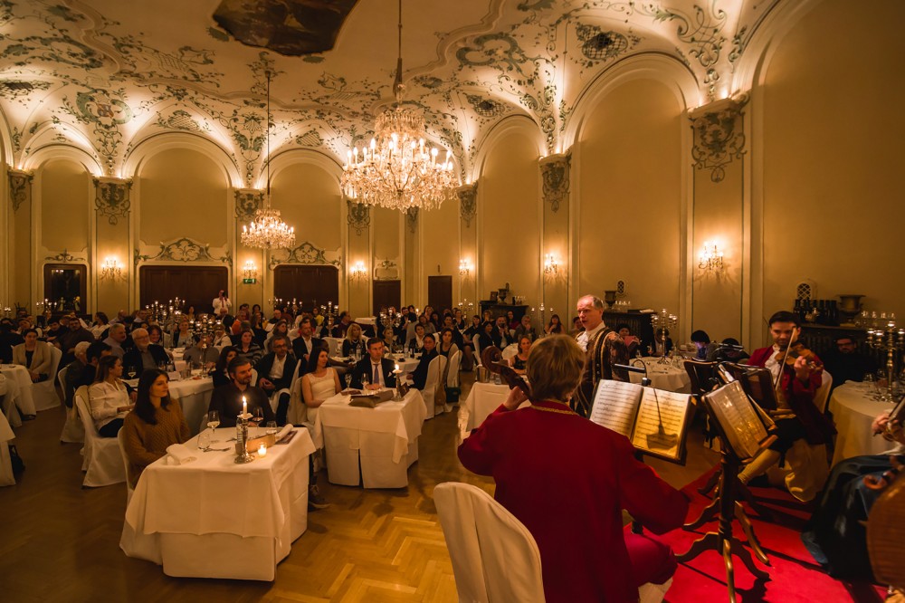 https://mdw-travel-data-us-east-1.s3.amazonaws.com/img/country/Austria/Mozart-Dinner-Concert/img_02.jpg