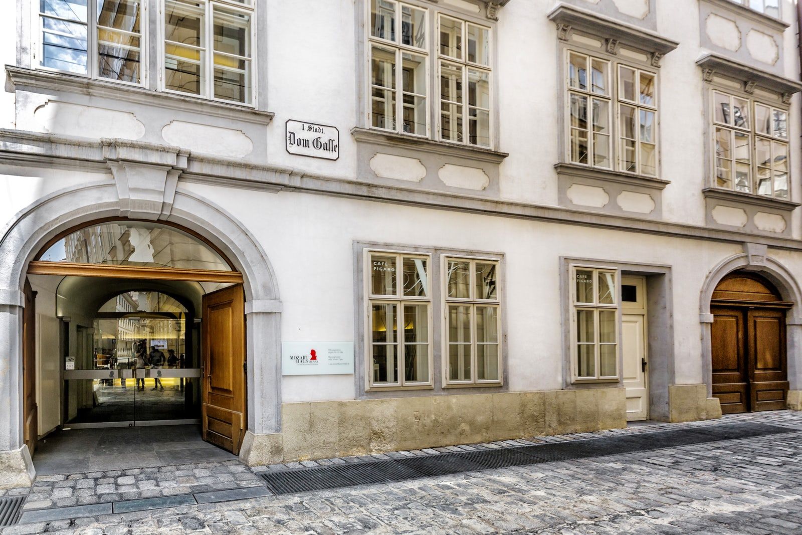 https://mdw-travel-data-us-east-1.s3.amazonaws.com/img/country/Austria/Mozarthaus/img_03.jpg