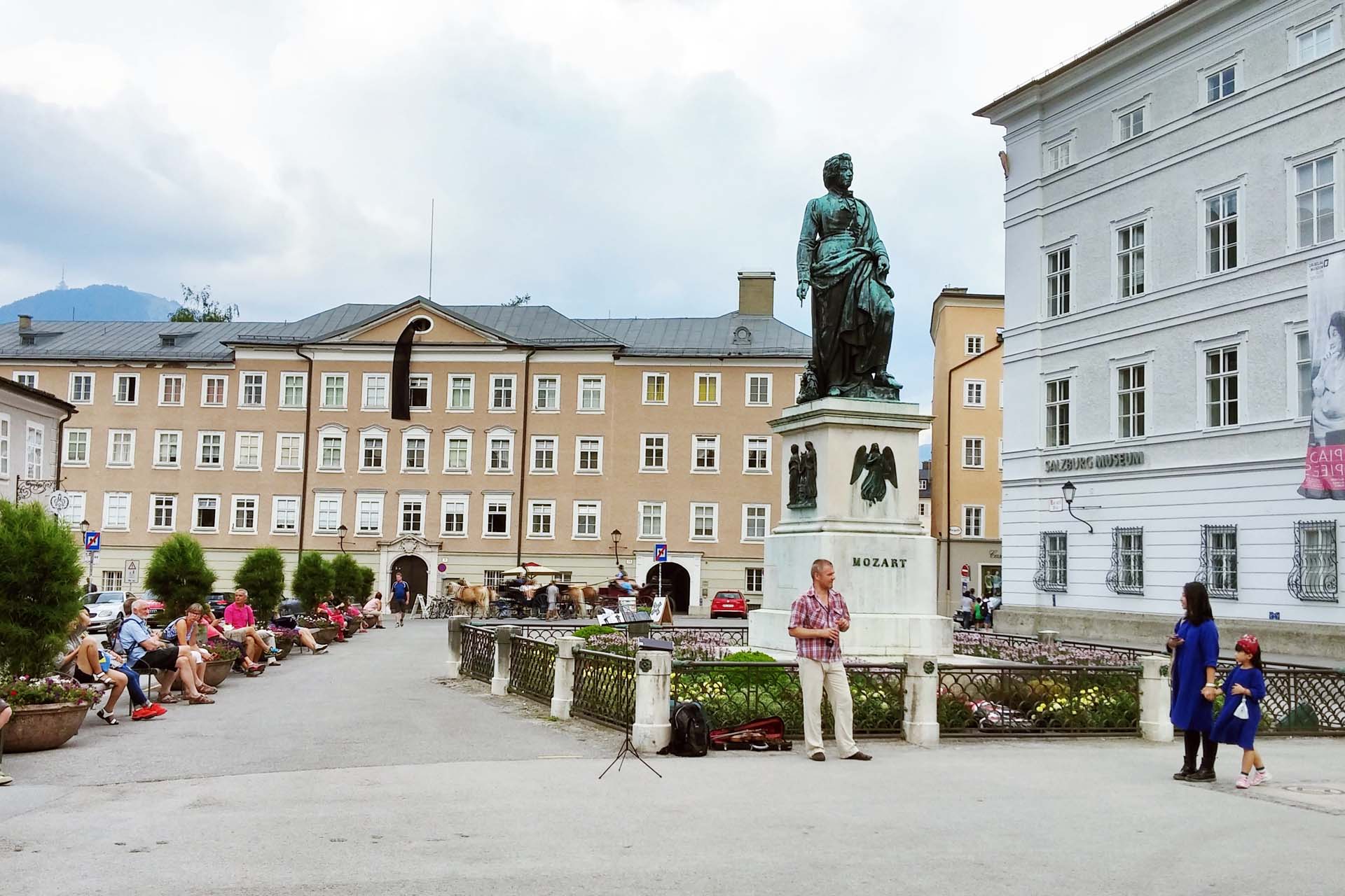 https://mdw-travel-data-us-east-1.s3.amazonaws.com/img/country/Austria/Mozartplatz/img_04.jpg