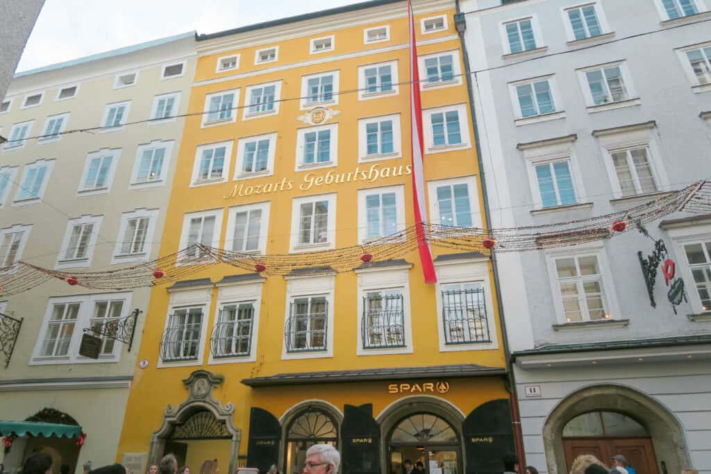 https://mdw-travel-data-us-east-1.s3.amazonaws.com/img/country/Austria/Mozarts-Birthplace/img_01.jpg