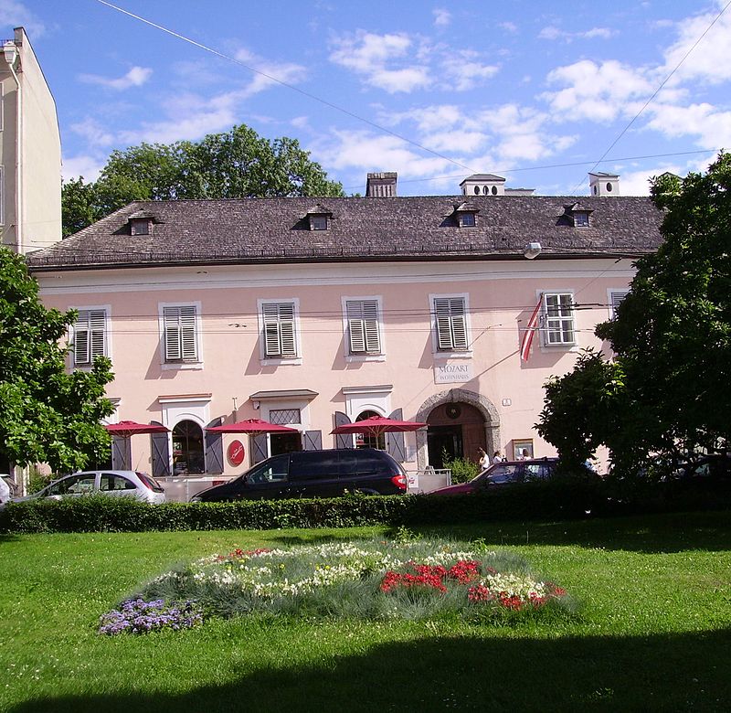 https://mdw-travel-data-us-east-1.s3.amazonaws.com/img/country/Austria/Mozarts-Residence/img_01.jpg