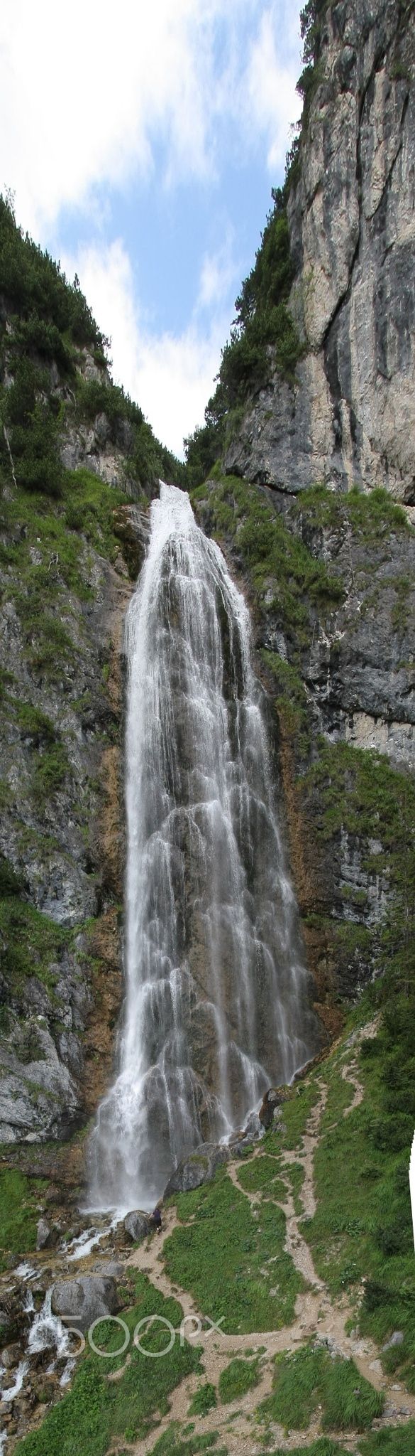 https://mdw-travel-data-us-east-1.s3.amazonaws.com/img/country/Austria/Muhr-Waterfall/img_01.jpg