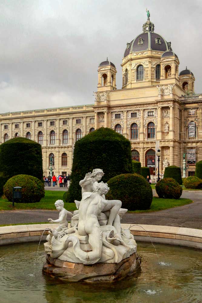 https://mdw-travel-data-us-east-1.s3.amazonaws.com/img/country/Austria/Museum-of-Fine-Arts/img_02.jpg