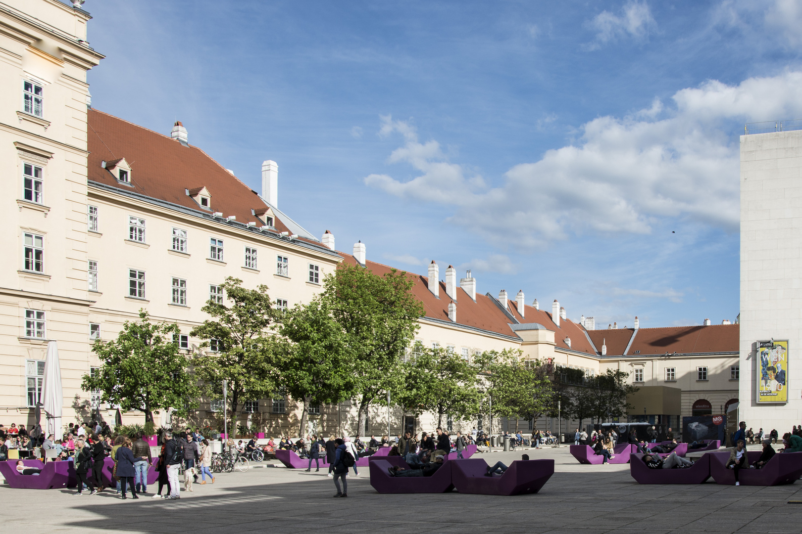 https://mdw-travel-data-us-east-1.s3.amazonaws.com/img/country/Austria/Museumsviertel/img_02.jpg