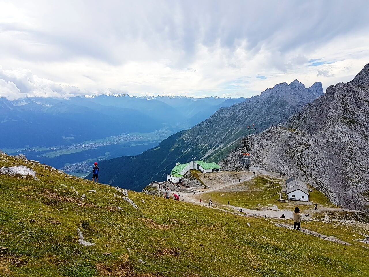 https://mdw-travel-data-us-east-1.s3.amazonaws.com/img/country/Austria/Nordkette-Cable-Car/img_05.jpg