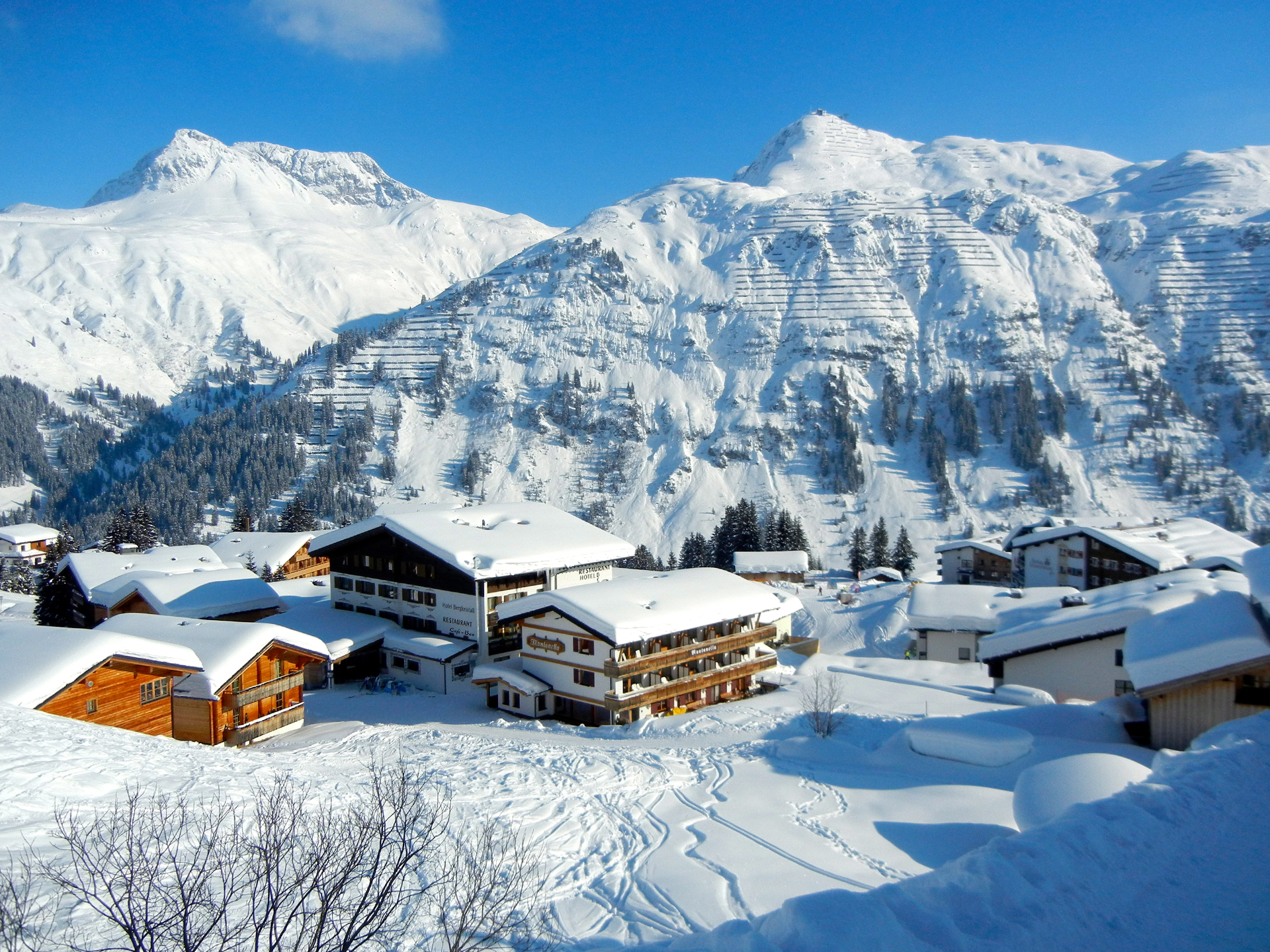 https://mdw-travel-data-us-east-1.s3.amazonaws.com/img/country/Austria/Oberlech/img_03.jpg