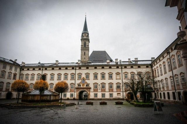https://mdw-travel-data-us-east-1.s3.amazonaws.com/img/country/Austria/Old-Town/img_03.jpg