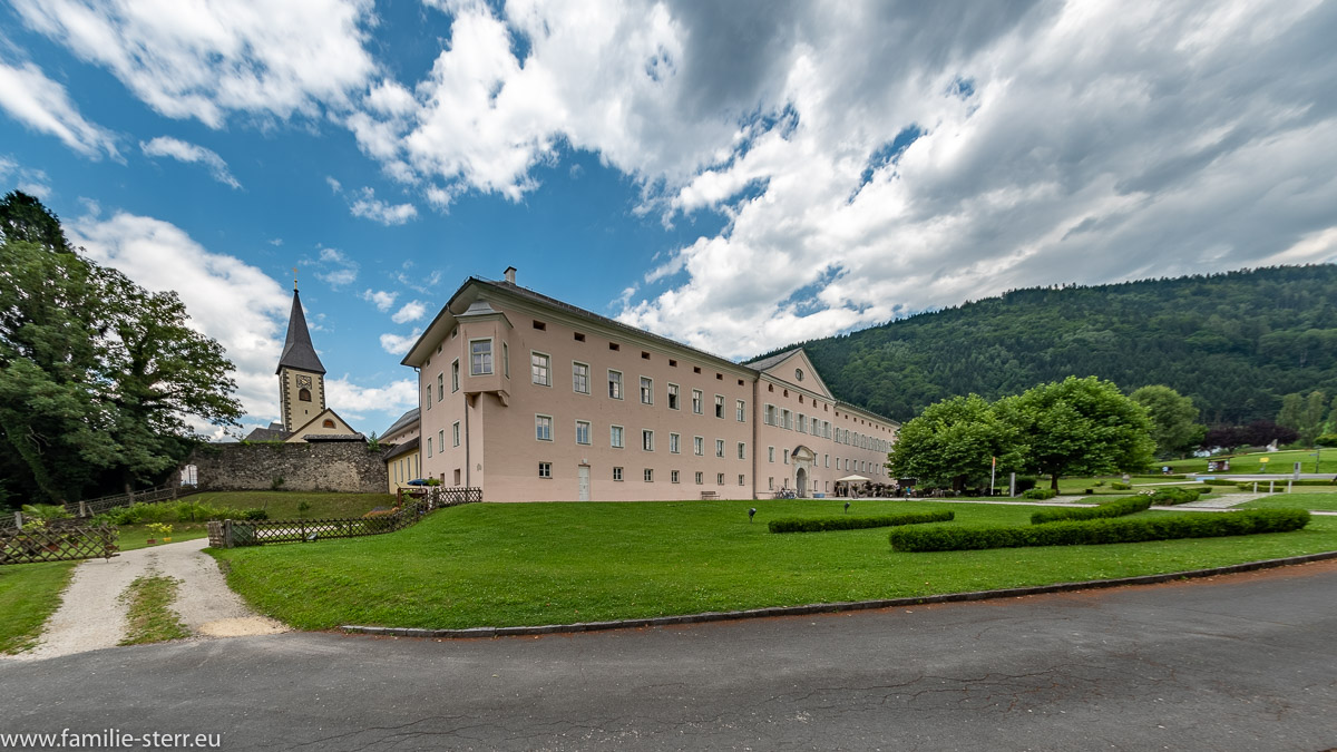 https://mdw-travel-data-us-east-1.s3.amazonaws.com/img/country/Austria/Ossiach-Abbey/img_01.jpg