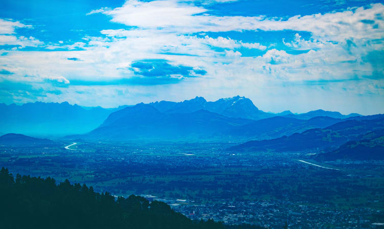 https://mdw-travel-data-us-east-1.s3.amazonaws.com/img/country/Austria/Pfander/img_03.jpg