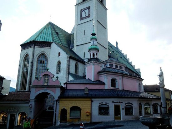 https://mdw-travel-data-us-east-1.s3.amazonaws.com/img/country/Austria/Pfarrkirche-Sankt-Nikolaus/img_01.jpg