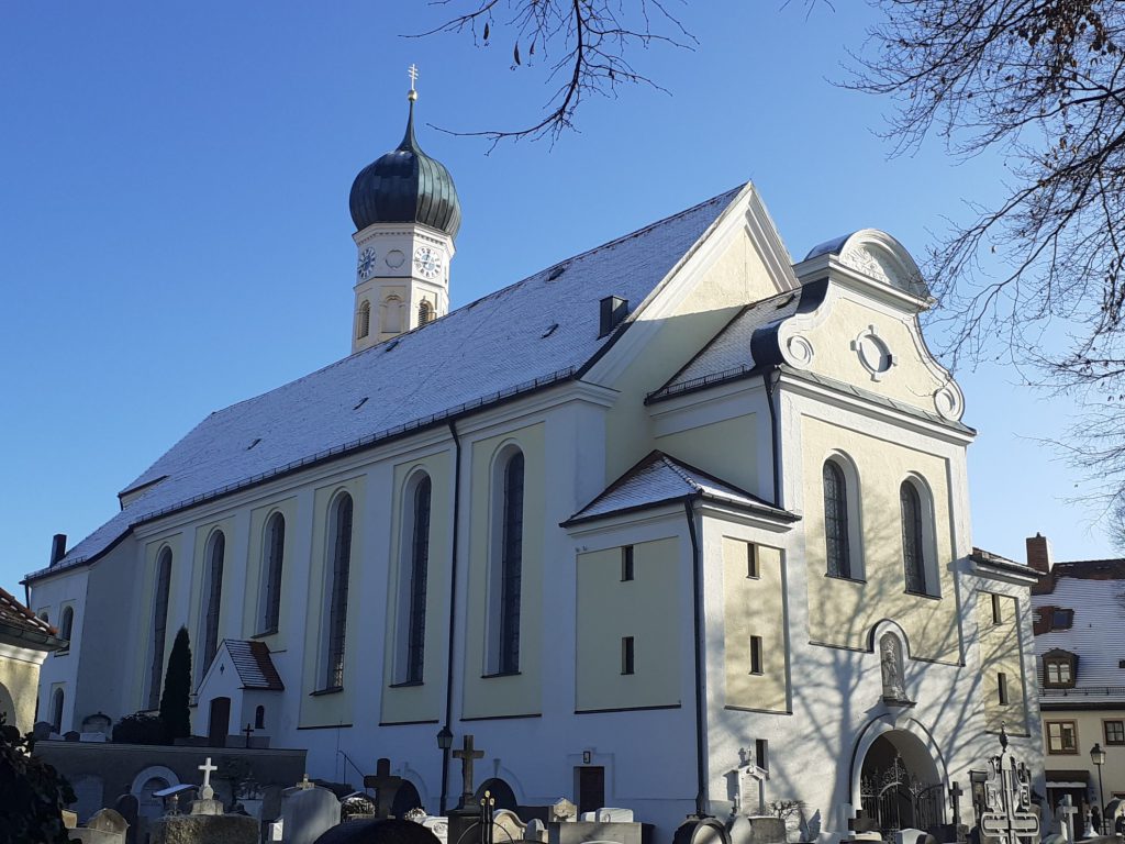 https://mdw-travel-data-us-east-1.s3.amazonaws.com/img/country/Austria/Pfarrkirche-St-Agidius/img_00.jpg