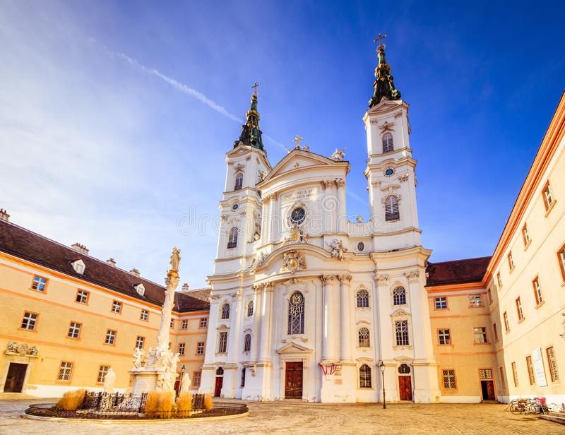 https://mdw-travel-data-us-east-1.s3.amazonaws.com/img/country/Austria/Piarist-Church/img_01.jpg