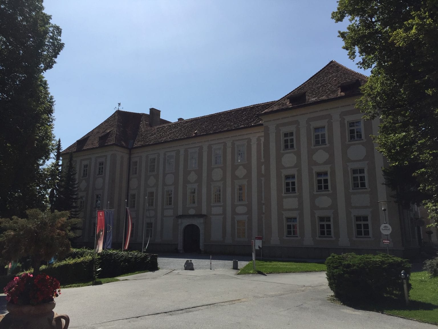https://mdw-travel-data-us-east-1.s3.amazonaws.com/img/country/Austria/Piber-Stud/img_05.jpg