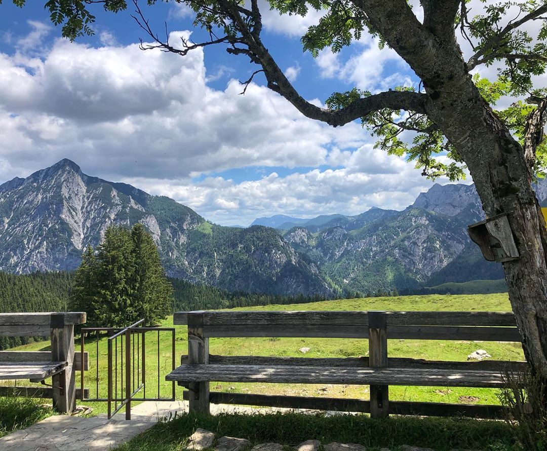 https://mdw-travel-data-us-east-1.s3.amazonaws.com/img/country/Austria/Postalm/img_02.jpg