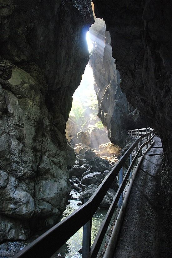 https://mdw-travel-data-us-east-1.s3.amazonaws.com/img/country/Austria/Rappenlochschlucht/img_04.jpg