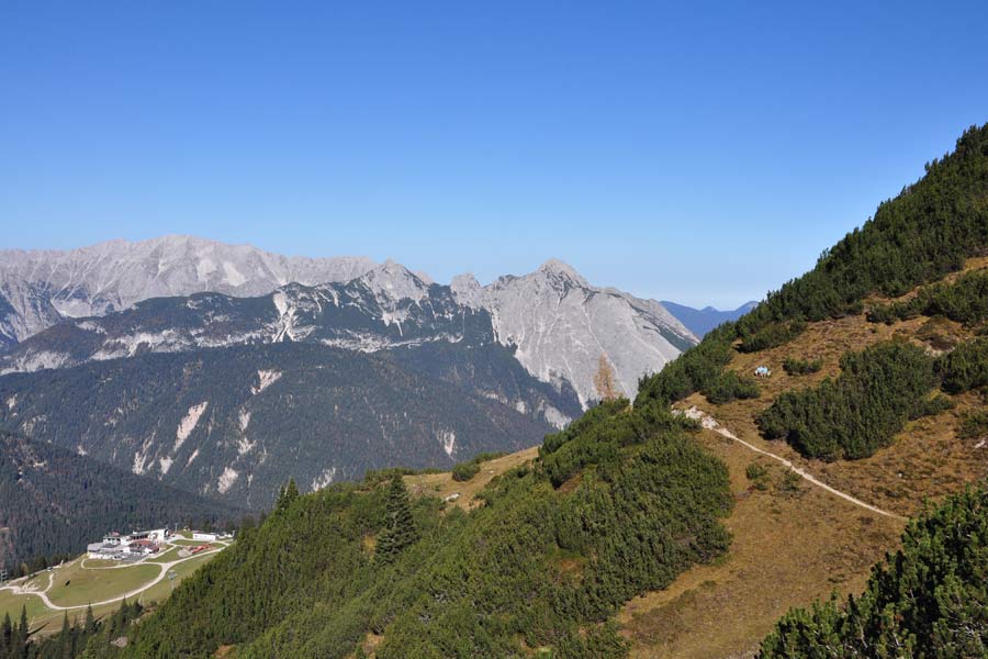 https://mdw-travel-data-us-east-1.s3.amazonaws.com/img/country/Austria/Reitherjoch-Alm/img_01.jpg