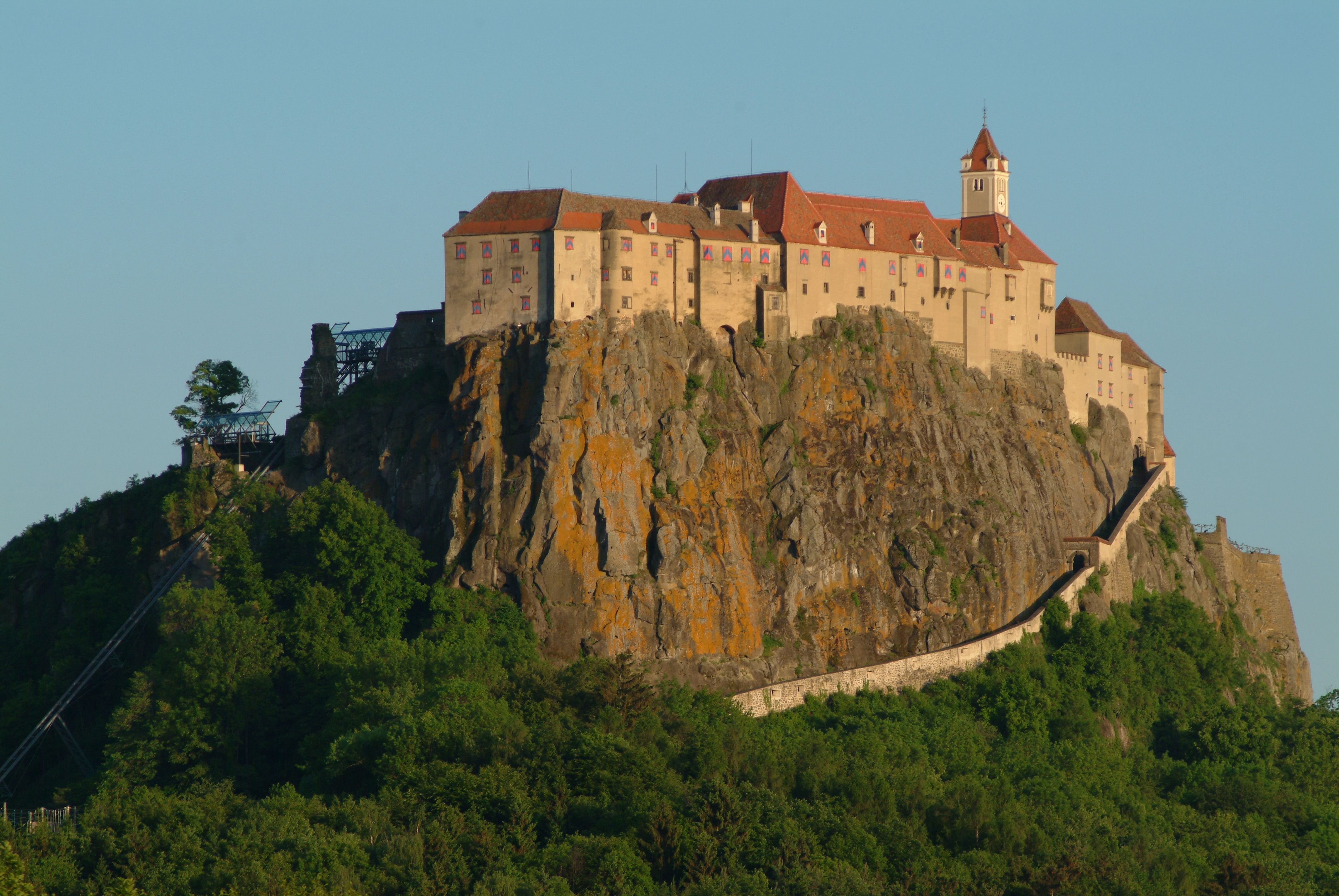 https://mdw-travel-data-us-east-1.s3.amazonaws.com/img/country/Austria/Riegersburg-Castle/img_05.jpg