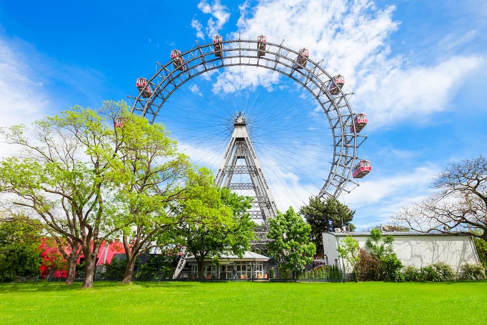 https://mdw-travel-data-us-east-1.s3.amazonaws.com/img/country/Austria/Riesenrad/img_04.jpg