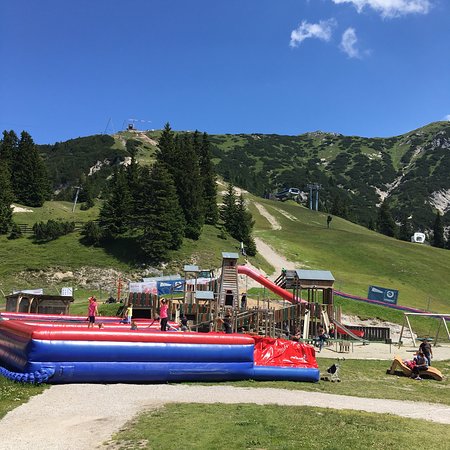 https://mdw-travel-data-us-east-1.s3.amazonaws.com/img/country/Austria/Rosshutte-Seefeld/img_02.jpg