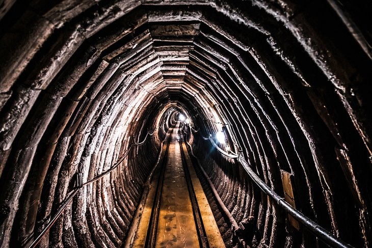 https://mdw-travel-data-us-east-1.s3.amazonaws.com/img/country/Austria/Salt-Mine-Hallstatt/img_02.jpg