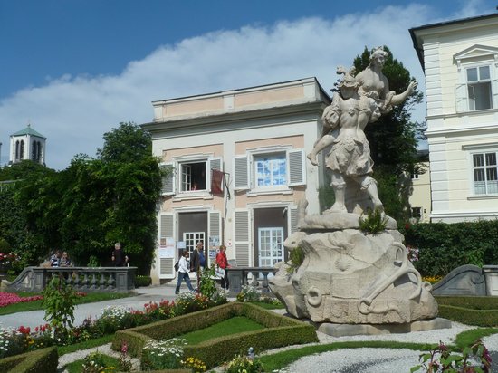 https://mdw-travel-data-us-east-1.s3.amazonaws.com/img/country/Austria/Salzburg-Baroque-Museum/img_00.jpg