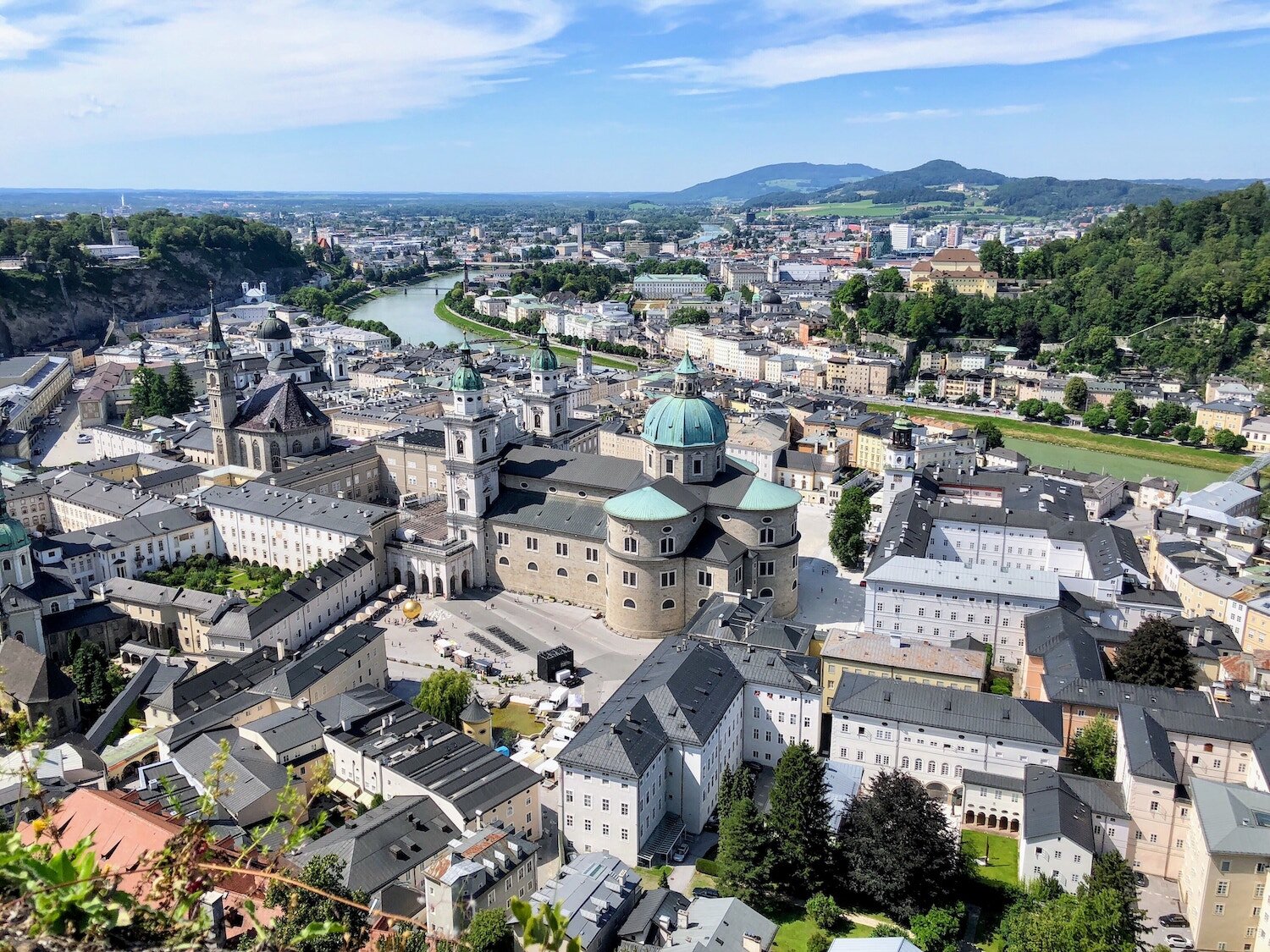 https://mdw-travel-data-us-east-1.s3.amazonaws.com/img/country/Austria/Salzburg-City-Cruise/img_01.jpg