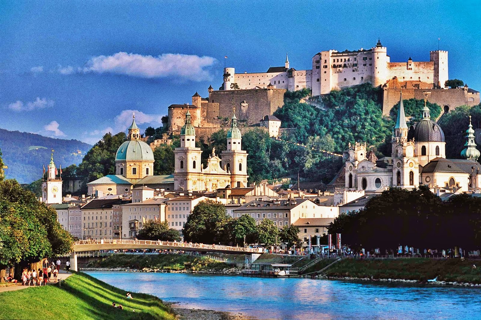 https://mdw-travel-data-us-east-1.s3.amazonaws.com/img/country/Austria/Salzburg-City-Cruise/img_02.jpg