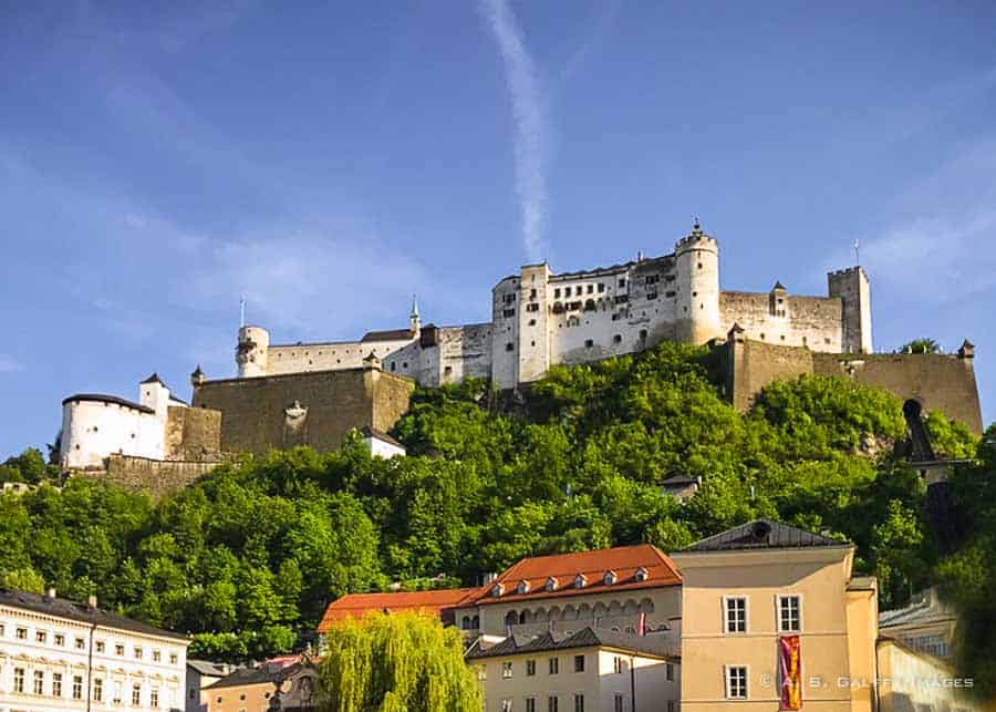 https://mdw-travel-data-us-east-1.s3.amazonaws.com/img/country/Austria/Salzburg-Fortress/img_01.jpg