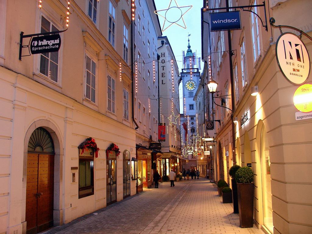 https://mdw-travel-data-us-east-1.s3.amazonaws.com/img/country/Austria/Salzburg-Old-Town/img_01.jpg