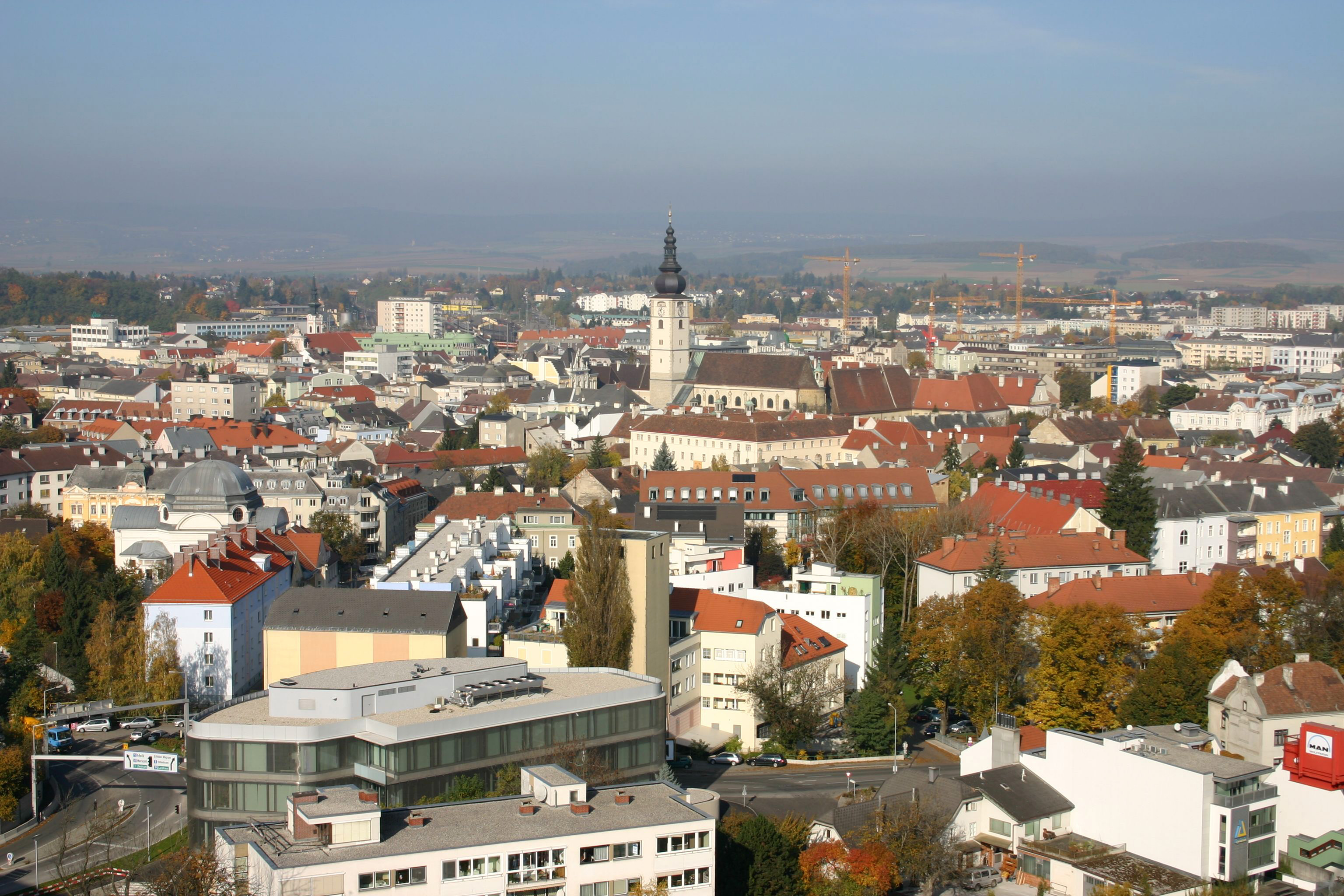 https://mdw-travel-data-us-east-1.s3.amazonaws.com/img/country/Austria/Sankt-Polten/img_05.jpg