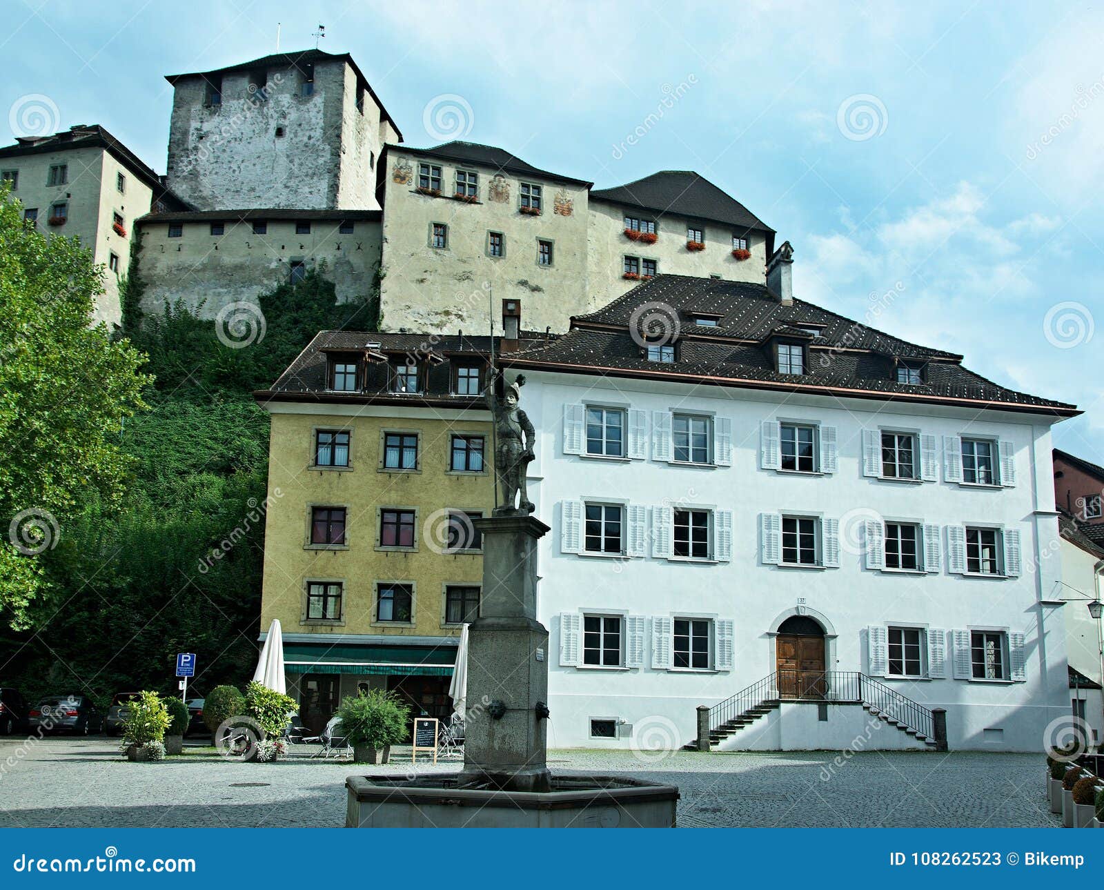 https://mdw-travel-data-us-east-1.s3.amazonaws.com/img/country/Austria/Schattenburg-Castle/img_04.jpg
