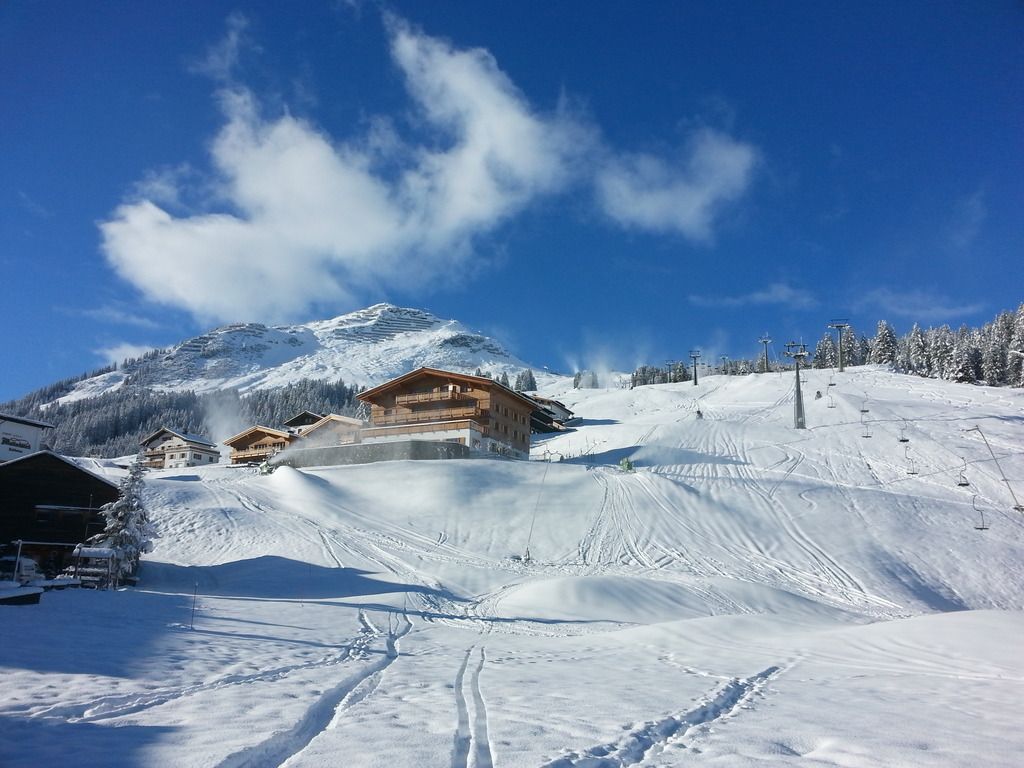 https://mdw-travel-data-us-east-1.s3.amazonaws.com/img/country/Austria/Schlegelkopf-Mountain/img_00.jpg