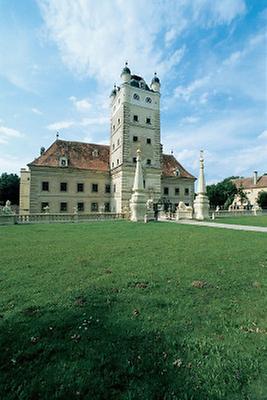 https://mdw-travel-data-us-east-1.s3.amazonaws.com/img/country/Austria/Schloss-Greillenstein/img_03.jpg