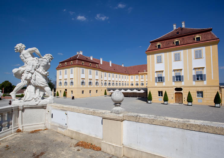 https://mdw-travel-data-us-east-1.s3.amazonaws.com/img/country/Austria/Schloss-Hof/img_02.jpg