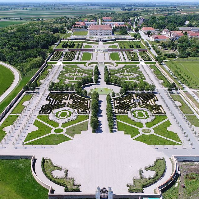 https://mdw-travel-data-us-east-1.s3.amazonaws.com/img/country/Austria/Schloss-Hof/img_04.jpg