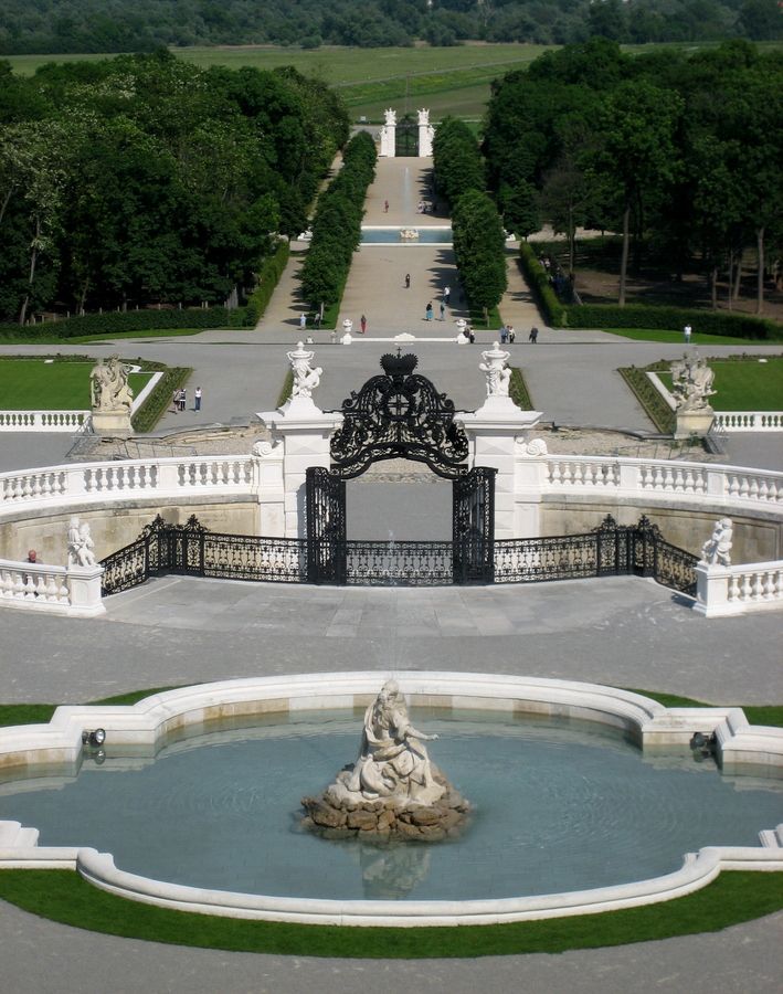 https://mdw-travel-data-us-east-1.s3.amazonaws.com/img/country/Austria/Schloss-Hof/img_05.jpg