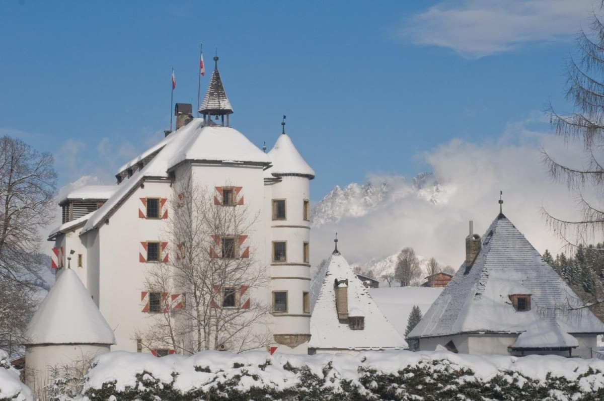 https://mdw-travel-data-us-east-1.s3.amazonaws.com/img/country/Austria/Schloss-Munichau/img_00.jpg