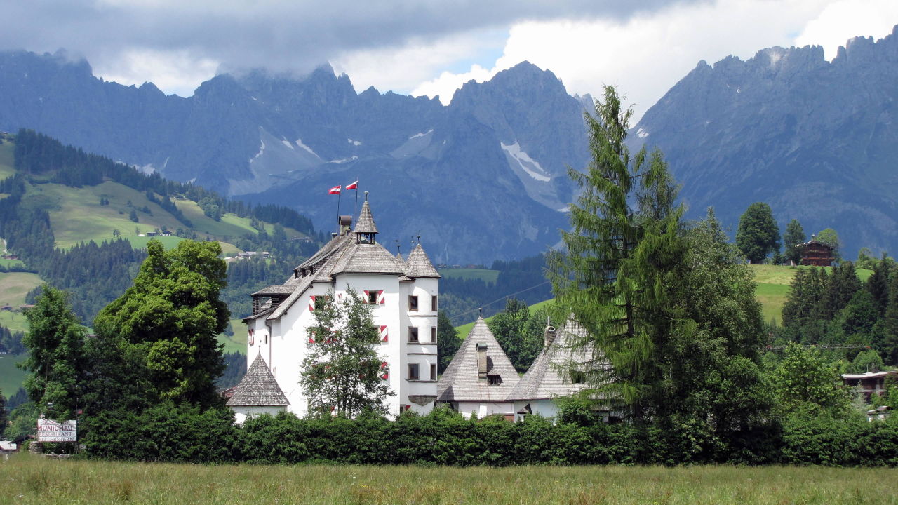 https://mdw-travel-data-us-east-1.s3.amazonaws.com/img/country/Austria/Schloss-Munichau/img_02.jpg
