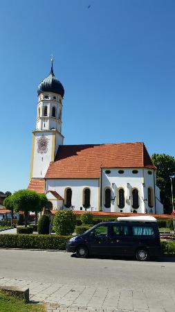 https://mdw-travel-data-us-east-1.s3.amazonaws.com/img/country/Austria/Schloss-Seefeld/img_03.jpg