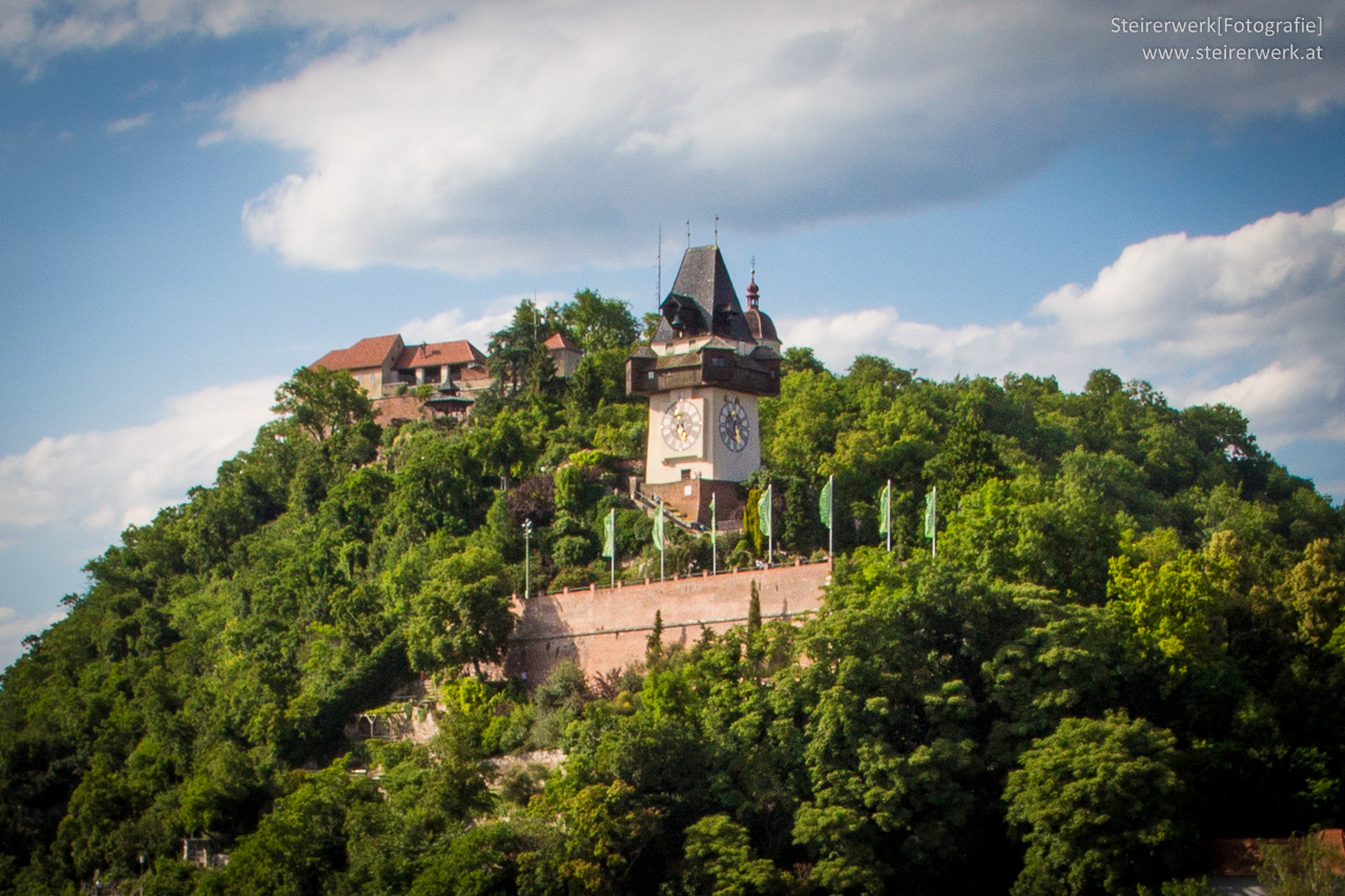 https://mdw-travel-data-us-east-1.s3.amazonaws.com/img/country/Austria/Schlossberg/img_03.jpg