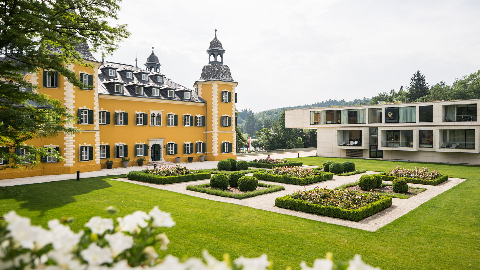 https://mdw-travel-data-us-east-1.s3.amazonaws.com/img/country/Austria/Schlosshotel-Velden/img_01.jpg