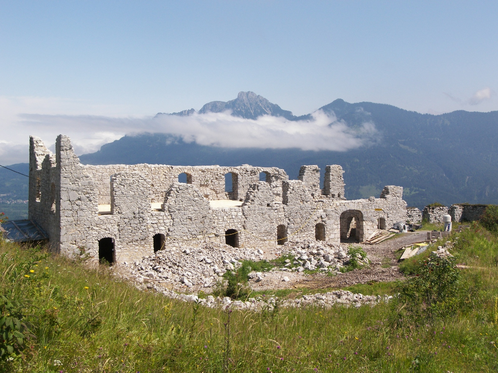 https://mdw-travel-data-us-east-1.s3.amazonaws.com/img/country/Austria/Schlosskopf-Mountain/img_03.jpg