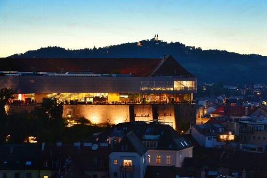 https://mdw-travel-data-us-east-1.s3.amazonaws.com/img/country/Austria/Schlossmuseum-Linz---Alte-Welt/img_03.jpg