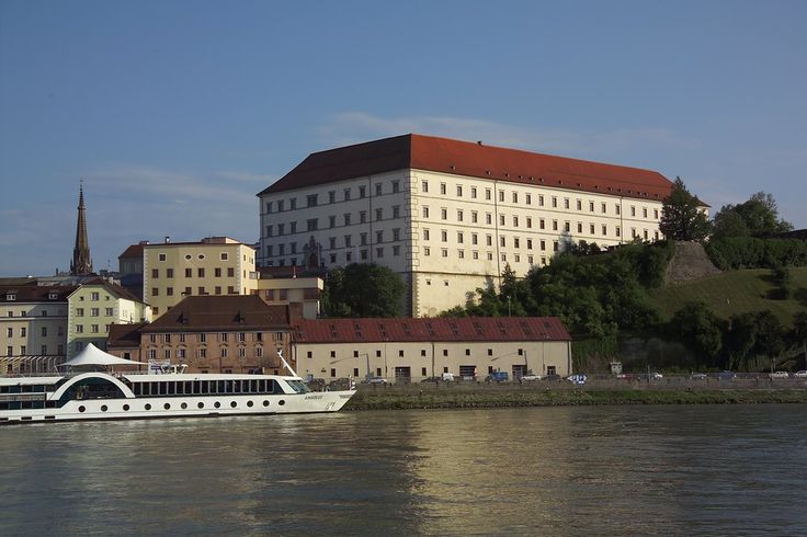https://mdw-travel-data-us-east-1.s3.amazonaws.com/img/country/Austria/Schlossmuseum-Linz/img_00.jpg
